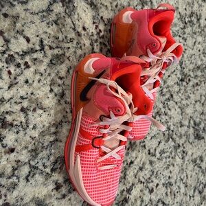 Like new Nike witness VII basketball shoes.  Size 7